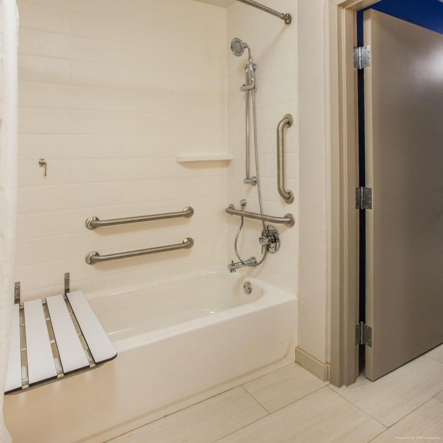 Holiday Inn Express & Suites Alpena - Downtown By Ihg Экстерьер фото