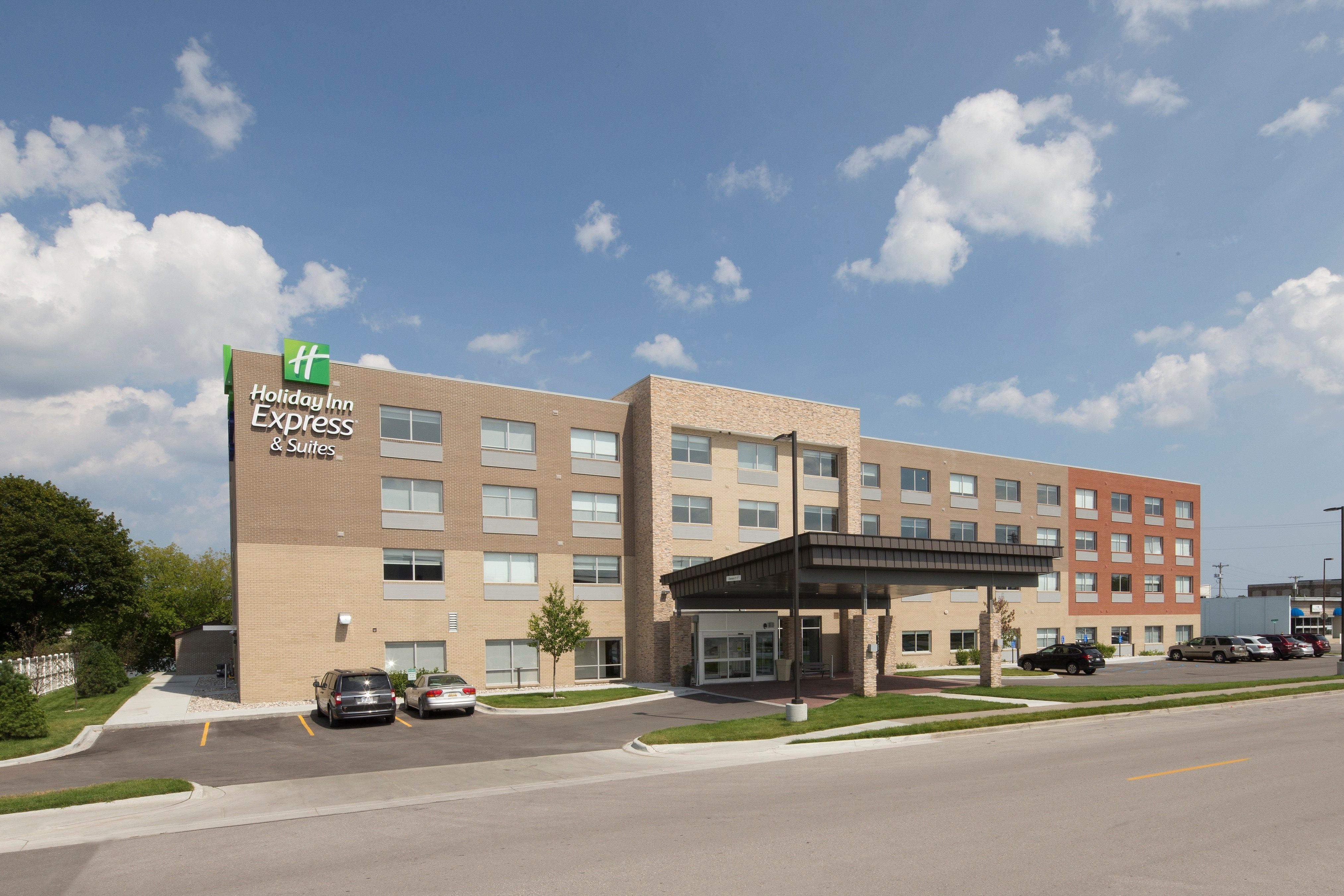 Holiday Inn Express & Suites Alpena - Downtown By Ihg Экстерьер фото